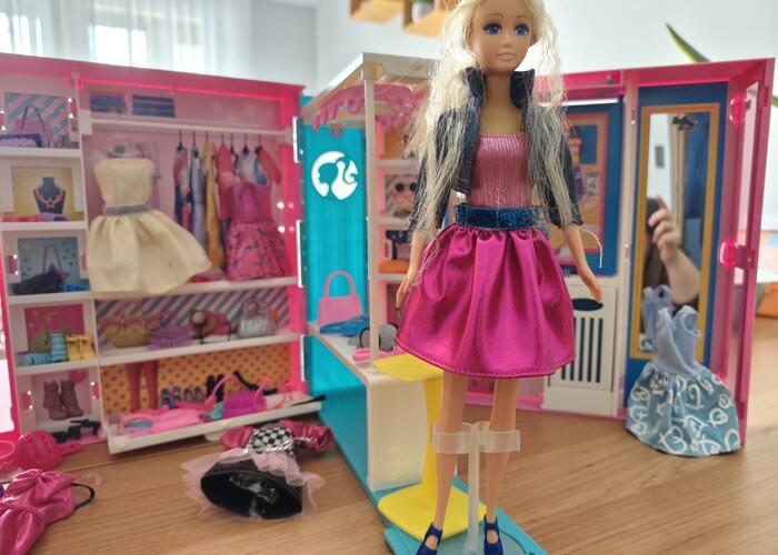 Grajewo ogłoszenia: Szafa Barbie + dodatkowe akcesoria
