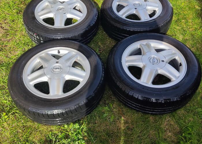 Grajewo ogłoszenia: Sprzedam alufelgi od opla 15 opony na sezon starczą