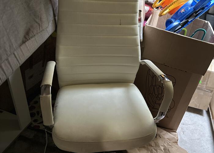 Grajewo ogłoszenia: Krzeselko do komputera, stan bardzo dobry. Odbior osobisty.