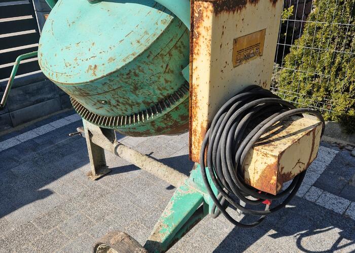 Grajewo ogłoszenia: Sprzedam betoniarkę 200l, 3 fazową. Cena 1100zł, do negocjacji.